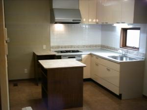 造り付けカウンターで使いやすいキッチン