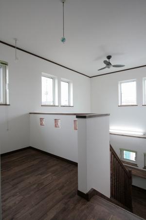 ２Ｆフリースペース、物干場にもなるし
子供の遊び場にもなります、ガラスブロックがポイントですね