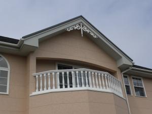 多角形にしたバルコニーの手摺です
子柱のデコレーションがいいですねぇ〜