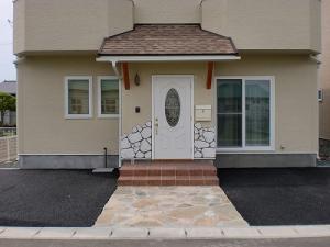 玄関はｸﾞﾗｽﾌｧｲﾊﾞｰの輸入のドアです^^