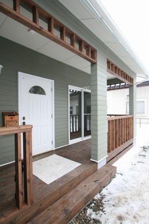 玄関に続き広々ウッドデッキも♪
-