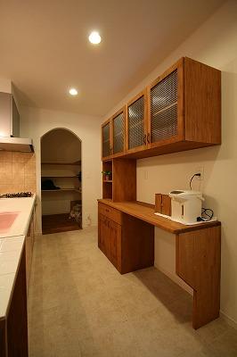 ◆手作り食器棚
お客様のご希望をお聞きし
全て手作りで仕上げています◎