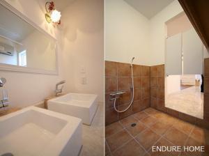 洗面所は２つ並べて手作りで仕上げました。
右側の写真はﾄﾞｯｸﾞｽﾍﾟｰｽでお散歩の後も安心＊