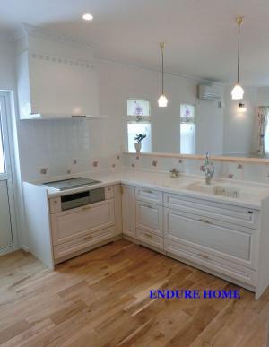 ＷＯＯＤＯＮＥのキッチン　タイルも
ご希望で花柄にし優美に仕上がりました＊