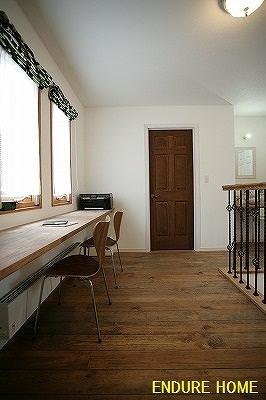 ２階フリースペース、デスクコーナーに
物干し場に重宝しますよぉ＾＾