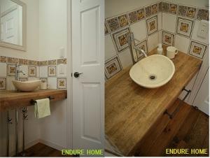 2Ｆトイレの手洗いは天然石のボウルにスペインタイルの組み合わせ