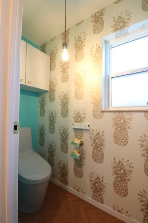 輸入クロスのトイレ