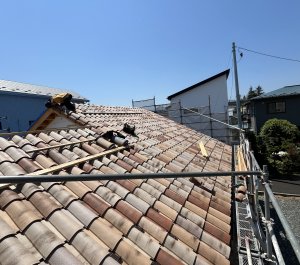 棟瓦施工中