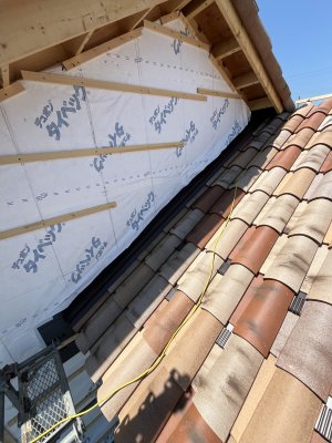 妻壁取り合い部